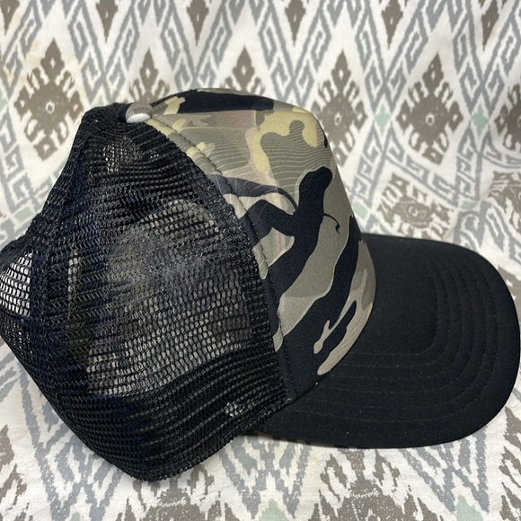 Oakley Hat - Picture 4 of 5